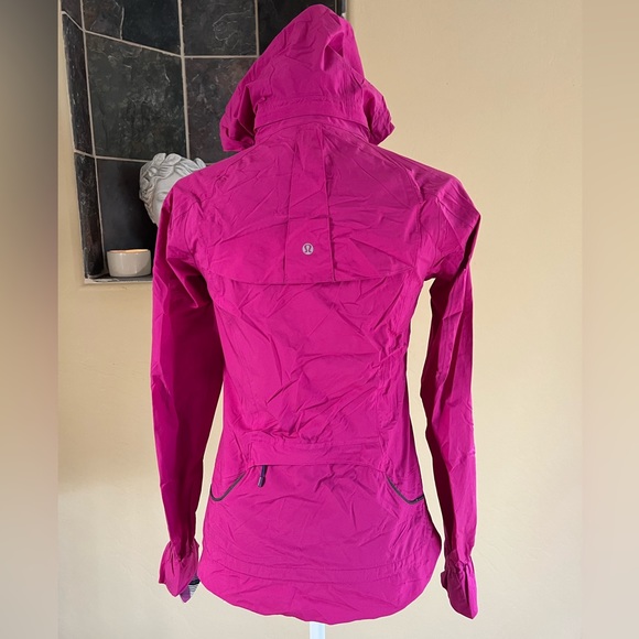 Lululemon Running Nylon Jacket size 4 - Picture 2 of 10